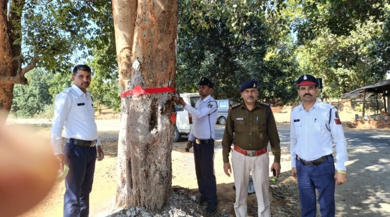 सड़क दुर्घटना को कम करने के लिए कोरबा यातयात पुलिस कर रहें हैं मस्कत, पुलिस अधीक्षक सिद्धार्थ तिवारी की विशेष पहल,ट्रनिंग पॉइंट पर रेडियम लगाकर दे रहें हैं संकेत