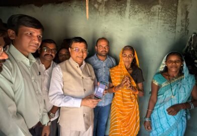 कैबिनेट मंत्री श्री देवांगन ने मोर दुआर.साय सरकार महाभियान के तहत आवास अभियान का किया शुरुआत मोबाइल एप्प के माध्यम से मंत्री श्री देवांगन ने आवास हितग्राहियों का स्वयं किया सर्वेक्षण
