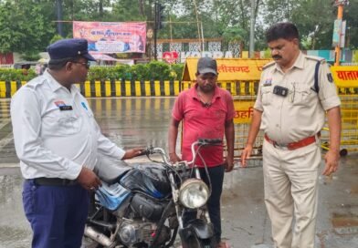 बिना नंबर प्लैट की गाड़ियों पर कोरबा ट्रैफिक पुलिस की कार्रवाई