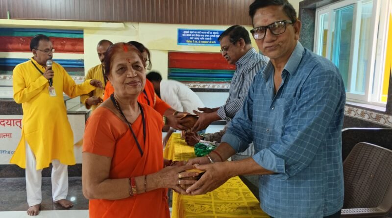 गायत्री उच्चतर माध्यमिक विद्यालय में धूमधाम से मनाया गया शिक्षक दिवस,बच्चों और शिक्षकों में हर्ष, अतिथियों ने कहा छात्र जीवन में शिक्षक गढ़ते हैं भविष्य
