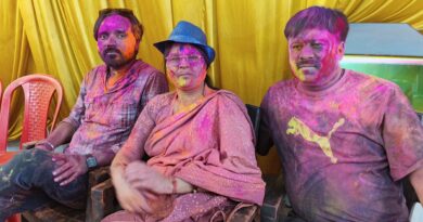 कोरबा नगर निगम के महापौर संजू देवी राजपूत और पूर्व महापौर जोगेश लाम्बा के निवास स्थान में होली की धूम, रंग गुलाल कर दी बधाई