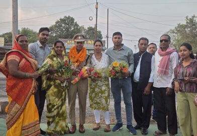 सब इंस्पेक्टर की ट्रेनिंग पूरी कर घर लौटी मजदूर की बेटी रागिनी, पार्षदों समेत वार्डवासियों ने किया गाजे-बाजे के साथ स्वागत