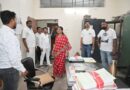 महापौर ने किया निगम कार्यालय साकेत भवन का औचक निरीक्षण, अधिकारी,कर्मचारियों में भय