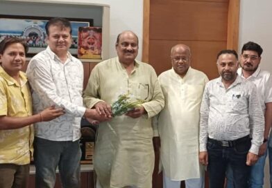 प्रेस क्लब कोरबा के नवनिर्वाचित पदाधिकारियों ने कैबिनेट मंत्री लखन लाल देवांगन से की सौजन्य भेंट, मंत्री ने किया आत्मीय स्वागत, पूर्व मंत्री जयसिंह अग्रवाल ने भी दी शुभकामनाएं