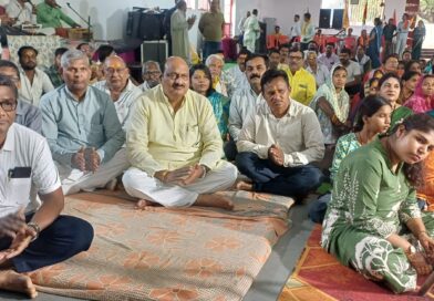 श्रीमद्भागवत कथा में पूर्व मंत्री जयसिंह अग्रवाल ने लिया आशीर्वाद, नागरिकों को दिया धर्म, संस्कार और सद्भावना का संदेश